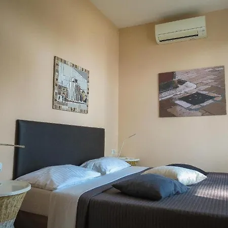 In The Center B&B 자다르